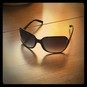 Jessica Simpson sunglasses